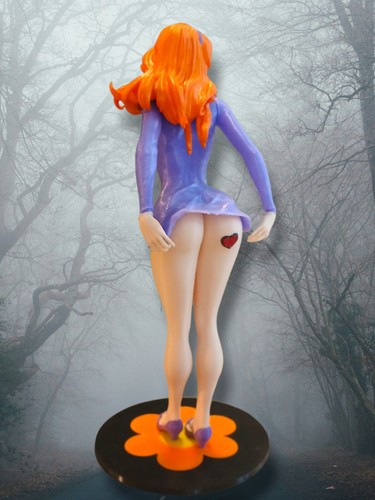 Sexy Daphne Scooby Doo Figure 8.5in - Picture 7 of 12