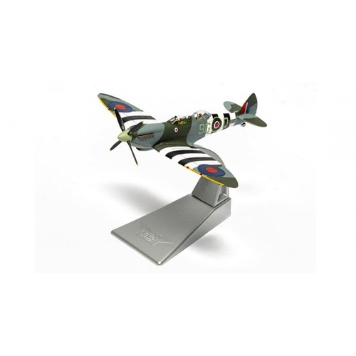 Corgi 1:72 Supermarine Spitfire T9 - MJ627 - Biggin Hill Heritage Hangar AA29202 - Picture 3 of 4