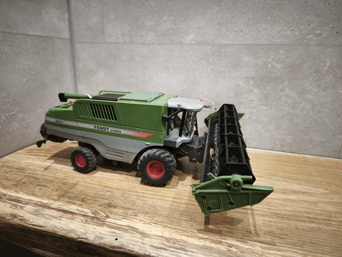 Siku 4256 Fendt Hybrid Mähdrescher mit Anhänger für Schneidwerk 9470X, 1:32 - Bild 3 von 8