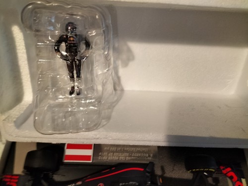 DANIEL RICCIARDO SIGNED LIMITED EDITION AUSTRIA RB12 RED BULL MINICHAMPS 1:18 - Picture 4 of 5