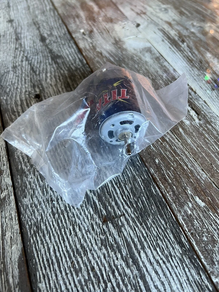 Traxxas Part 3975 Motor Titan 550 21-turns 14 volts E-Maxx E-Revo New in Package - Image 4 of 4
