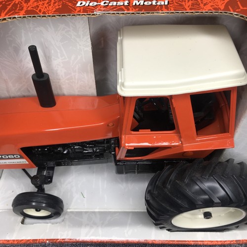 ALLIS CHALMERS 7060 TRACTOR 1:16 Vintage 2003 ERTL IN BOX - Picture 6 of 11