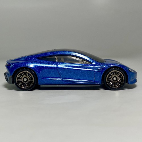 Tesla Roadster Blue Multipack Exclusive 1:64 Scale Diecast Diorama Model Car - Picture 5 of 12