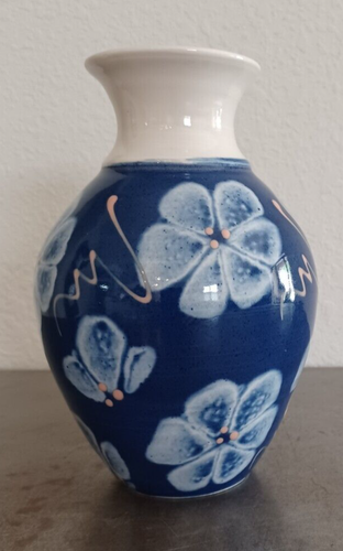 Hand Made Signed Porcelain Vase By Trisha Shandon In Cork Ireland 6.75" Tall - Picture 4 of 12