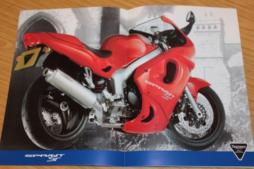 Carpeta de ventas de gama de motocicletas Triumph años 90 - Imagen 2 de 4