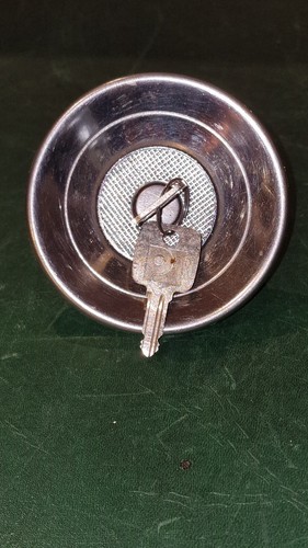 Tankdeckel gebogen Benzin 2 Schlüssel .PJ Peugeot Citroen Renault - Bild 1 von 4