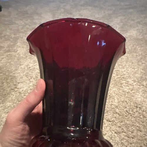 ANCHOR HOCKING LARGE RUBY RED VASE- FLUTED / SCALLOPED 9” EUC rare vintage - Picture 10 of 11