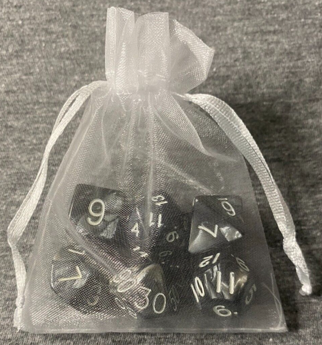 7-teiliges Polyederwürfelset DND RPG - schwarz/silber mit weißen Zahlen - mit Beutel!! - Bild 4 von 5