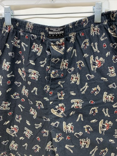 The Disney Store Mickey Goofy Donald Skiing Mens large Sleepwear Shorts Flannel - Picture 2 of 11