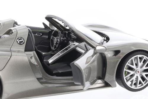 2013 Porsche 918 Spyder 1/24 Scale Diecast Metal Model by Welly - Silver - Picture 5 of 5