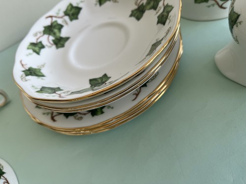 3 COLCLOUGH EFEU BLATT TRIOS TASSE UNTERTASSE TEETELLER & MILCHKÄNNCHEN & ZUCKERDOSE - Bild 10 von 13