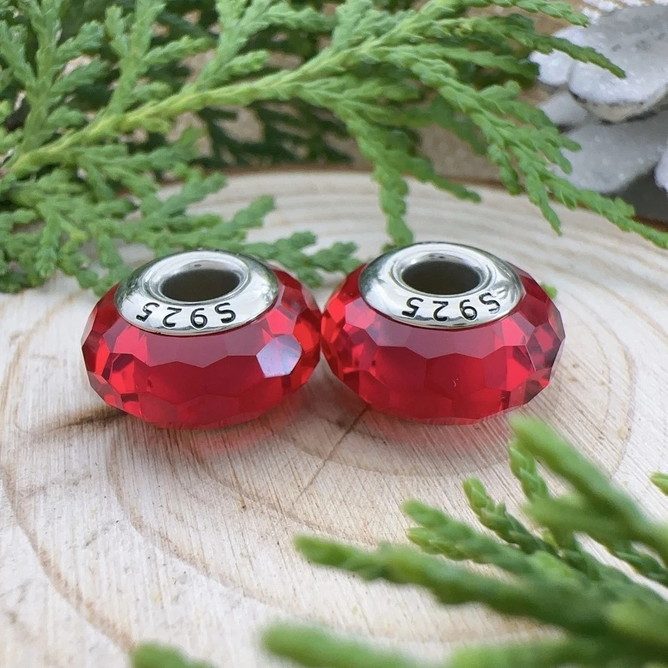 Auténtico dije europeo con núcleo de plata 925 cuentas de cristal de Murano facetado rojo 2 piezas Foto 2 de 3