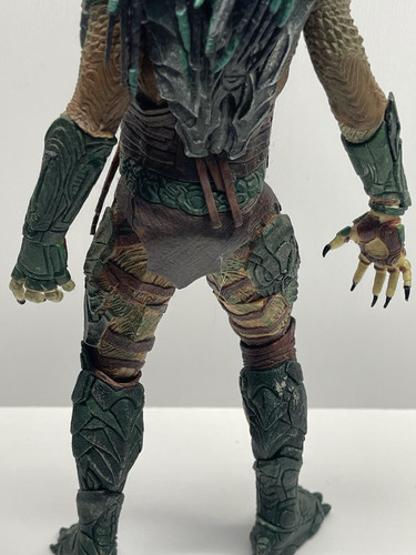 RARE NECA TRACKER PREDATOR 7" BROKEN TUSKS GOOD CONDITION - Picture 10 of 16