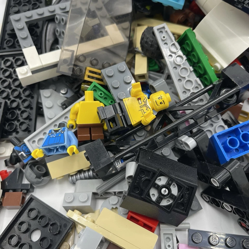 LEGO Bulk Lot 2 Lbs Bricks Pieces Parts Genuine Minifigures Batman Space Shuttle - Image 2 of 4