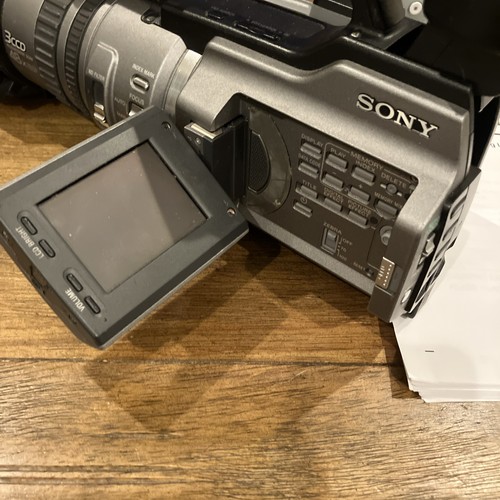 Sony DCR-VX2100 3CCD MiniDV Handycam Camcorder & VRD-Vc20 Recorder New Batteries - Picture 10 of 19