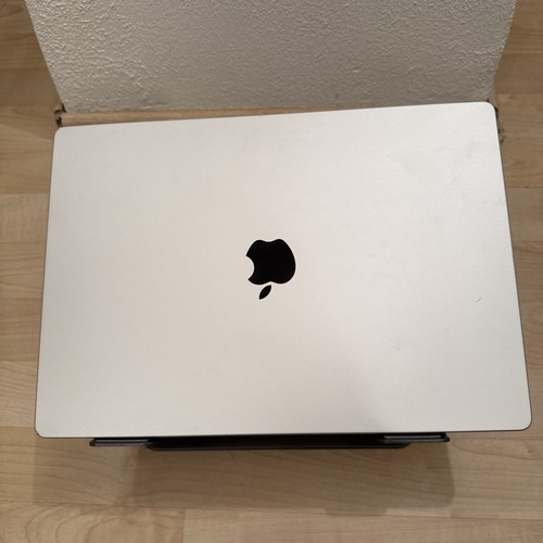 Apple MacBook Pro 16" (2021) M1 Pro 16-Core GPU 3,2 GHz - Silber 1TB SSD - Bild 3 von 9
