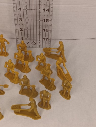 Menge 19 Vintage Kunststoff "beschäftigt" goldfarben Armee Soldaten Figuren, 1,25" groß - Bild 3 von 4