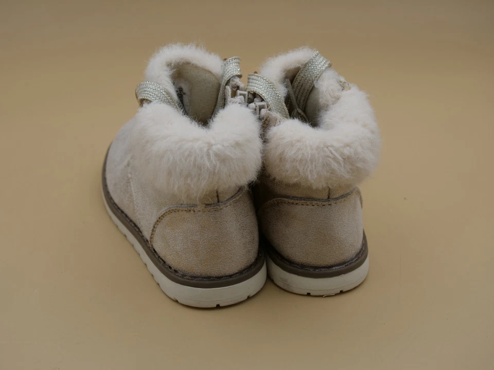 Botas The Childrens Place de piel sintética para niños pequeños talla 6 beige con cordones cremallera lateral Foto 3 de 4