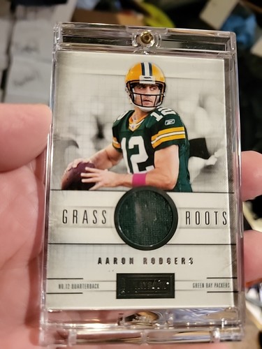 2012 Panini Playbook #79 Aaron Rodgers Grass Roots Relic 32/99 - Bild 2 von 5