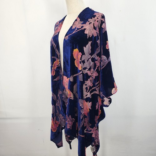 Cárdigan Kimono Paparazzi Terciopelo Azul Floral Rosas Frente Abierto Mujer Talla Única - Imagen 4 de 13