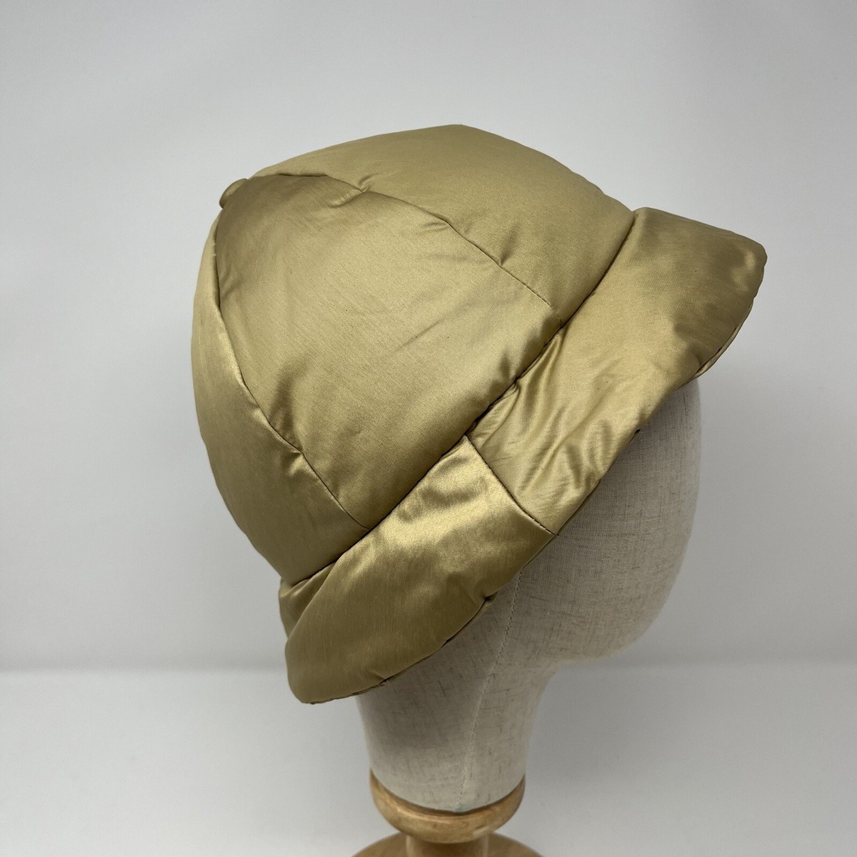 NBA■レイヤード メタル BUCKET HAT■送料込 Sold-Out KITH And Kin Round Puffer Bucket Hat Gold Tan Puffy