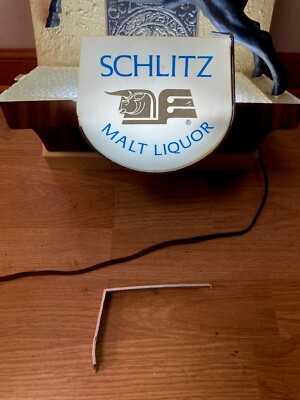 VINTAGE ORIGINAL 1968 SCHLITZ MALT LIQUOR BULL LIGHTED BEER SIGN