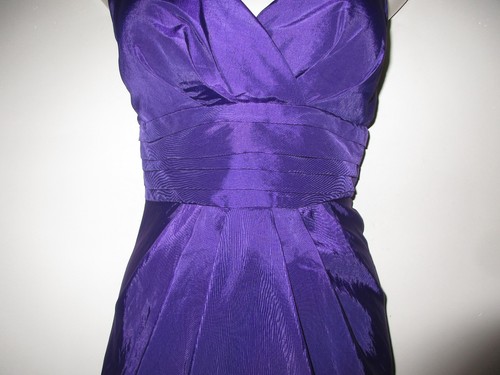 Vestido de cóctel de tafetán púrpura SNAP NUEVO SIN ETIQUETAS, busto de sobrepelliz, adornado floral 3D 7 - Imagen 3 de 7