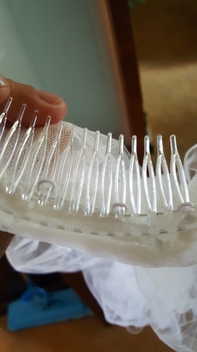 New VICTORIA LYNN CURLY EDGE DOUBLE LAYER VEIL W/COMB WHITE or Communion Veil - Picture 6 of 6