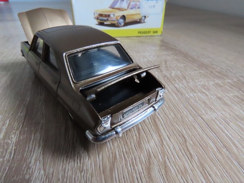 Vintage Dinky Toys Peugeot 504 Car Diecast Model (Boxed) Made in Spain - Picture 10 of 17