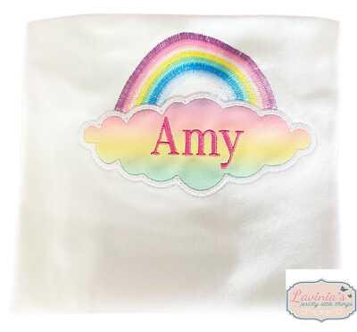 Personalisiertes Regenbogen T-Shirt, Glitzer Pastell Wolke Regenbogen bestickt Regenbogen