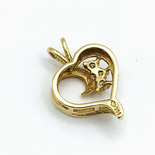 Colgante en forma de corazón de oro de 14k con tres diamantes pequeños firmado - Imagen 6 de 9