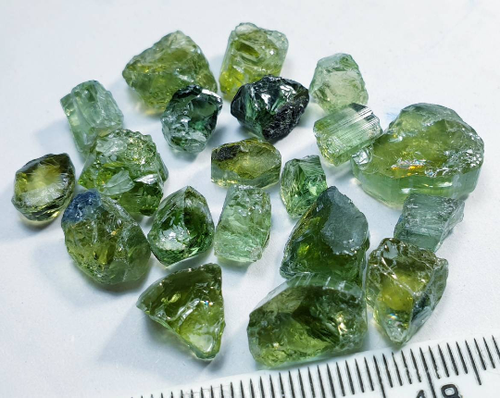 89 Carats Nice Quality Beautiful Natural Colors Tourmaline Clean Rough Faceted - Picture 4 of 4