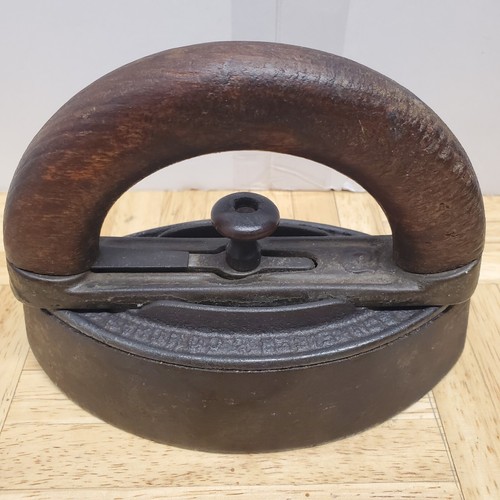 Schreiber & Conchar Sad Iron with Removeable Wood Handle - Picture 3 of 7