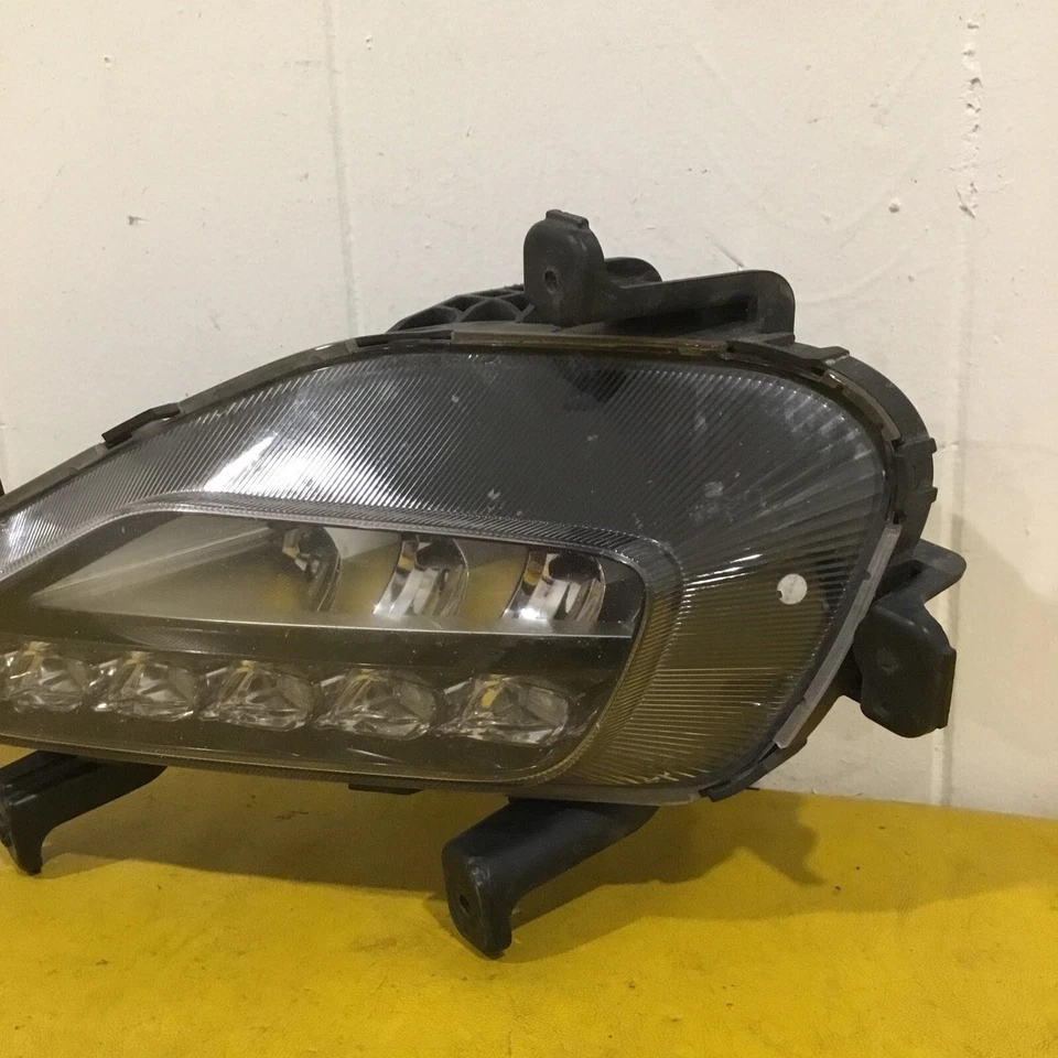 Faro antiniebla LED 92202-3T230 2015-2017 lado del pasajero derecho OEM Foto 3 de 4