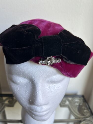 Beautiful Vintage Fuscia Velvet Women's Hat w/rhinestone Pin And Bow - Picture 3 of 14