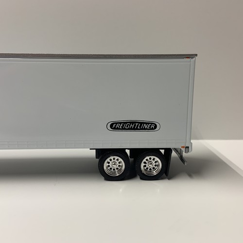 Tonkin Replicas Precision 1:53 Scale Model Barloworld Freightliner Columbia - Picture 6 of 24