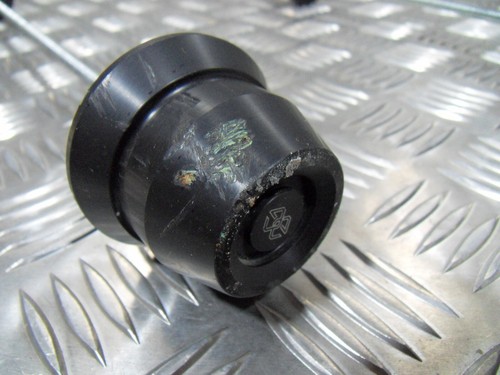 Protector de choque eje delantero y trasero original Yamaha MT07 2021 a 2024 - Imagen 7 de 9
