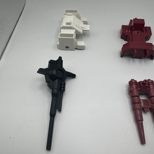 1985 Metroplex Transformers G1 Battle Station Rubber Tires and accessories  - Picture 19 of 23