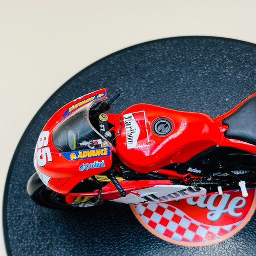 MINICHAMPS 1/12 Ducati Desmosedici L. Capilrossi MotoGP '03 Marllboro 122031465 - Picture 5 of 24