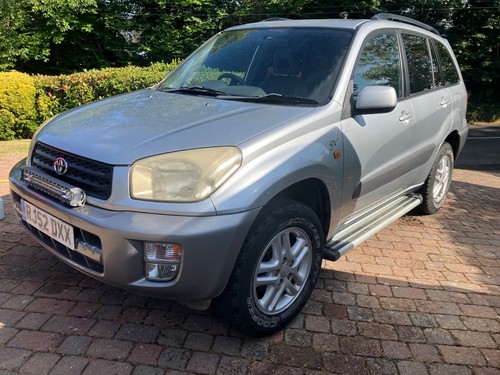Toyota RAV4 2.0 petrol 4wd - Manual - 5 door - Picture 6 of 10