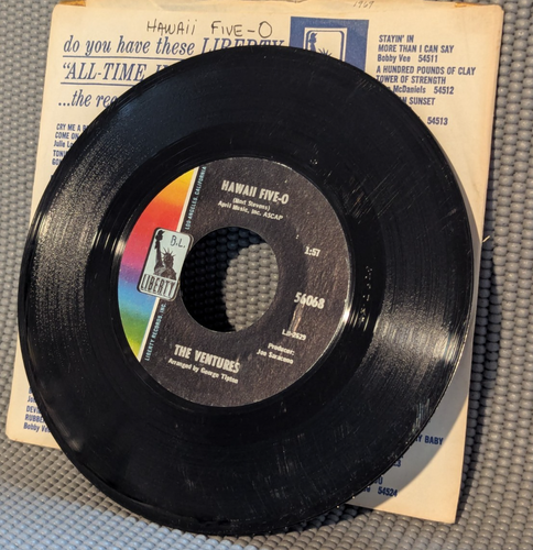 The Ventures - 45RPM Hawaii Five-O / Soul Breeze 1968 - Liberty Records - NMint - Picture 4 of 7