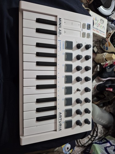 Arturia 230501 MiniLab MKII 25 Slim Keyboard Controller No Cords