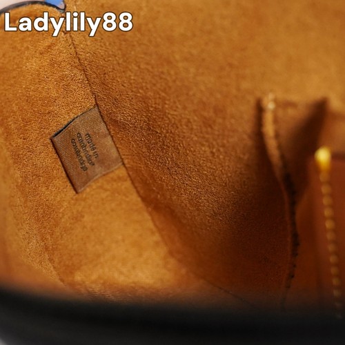 Nuevo con etiquetas Bolso Coach CAN97 Hailey con Solapa con Remaches Cuero Guijarro Dorado/Negro $350 - Imagen 15 de 16