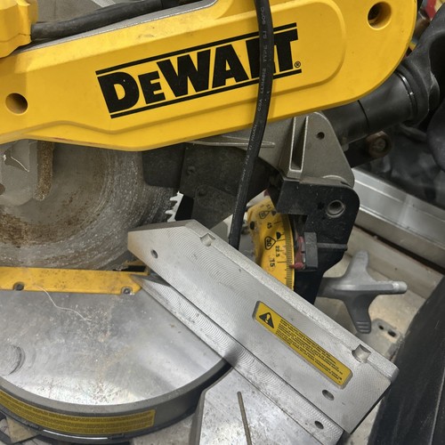 DEWALT DWS716 . 15 Amp Corded 12 in. Compound Double Bevel Miter Saw - Picture 5 of 5