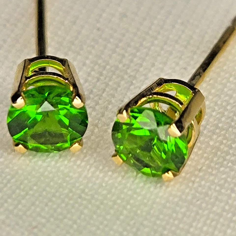 Impresionantes aretes redondos de diopsido cromado oro 14K vintage corte brillante Foto 3 de 4