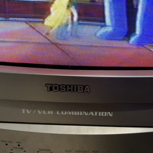 Toshiba MV13P3 13" CRT TV VCR Combo Retro Gaming TV No Remote Video Tested - Picture 3 of 8