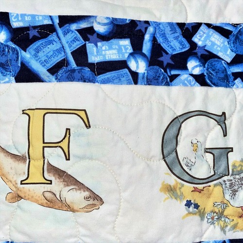 Gebrauchte Kinder Alphabet und Junge Druck Handarbeit Quilt Wand Dekor Matte 34x36 - Bild 3 von 7