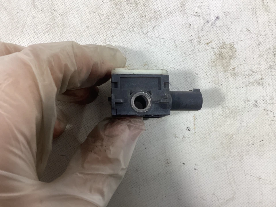 Sensor de control delantero Mercedes-Benz S63 AMG 2008-2014 0038202926 OEM. Foto 2 de 4