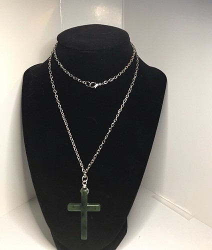 Ciondolo croce/crocifisso giada verde lunghezza 2", catena tono argento circa 27" - Foto 6 di 7