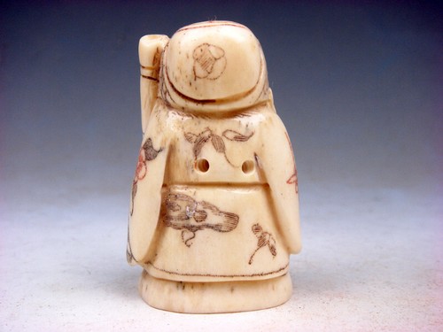 Escultura Netsuke Japonesa Detallada a Mano Anciano Sostiene Pergamino #08072205 - Imagen 3 de 6